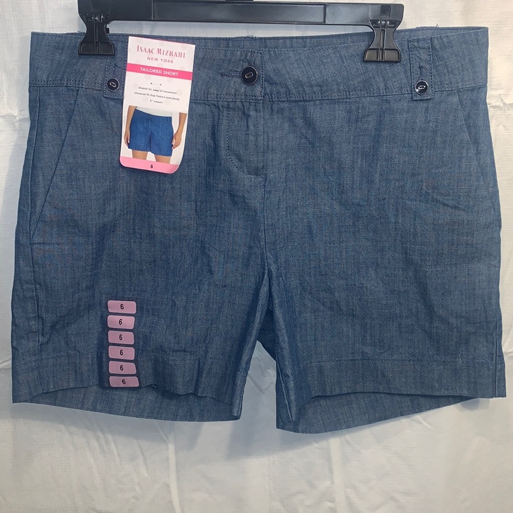 Isaac Mizrahi  Tailored Short   Size 6